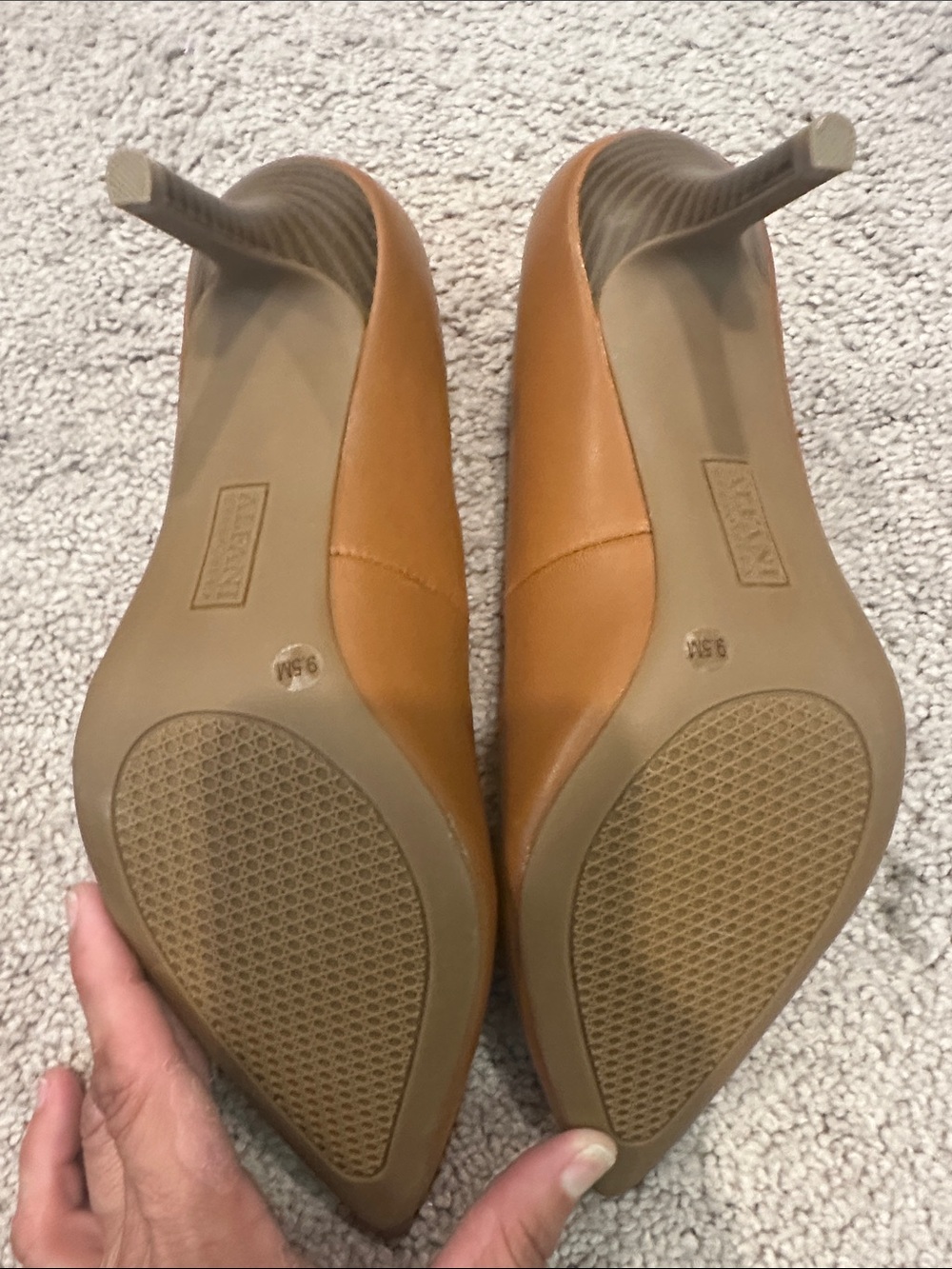 Alfani step n flex Classic Pointed-Toe Brown Leather Pumps - 9.5 - Picture 4 of 6